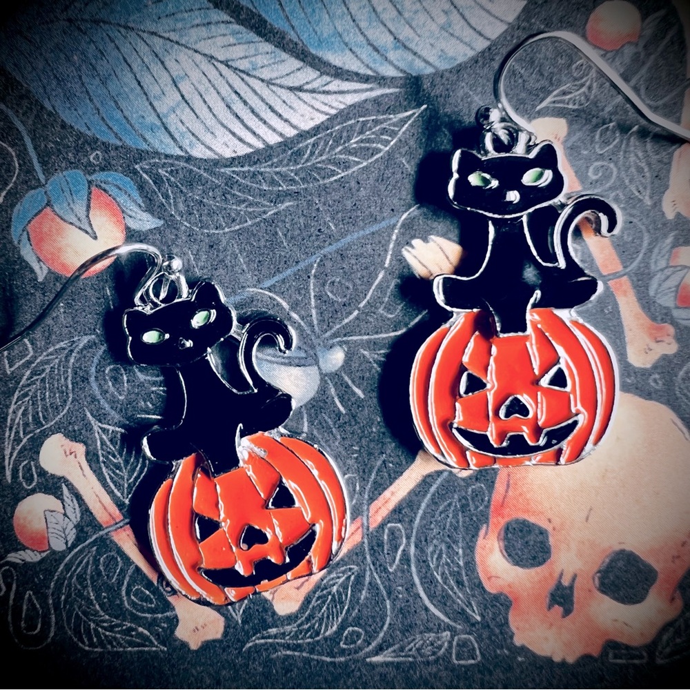 Black cat pumpkin Jack-o-lantern Halloween dangling earrings